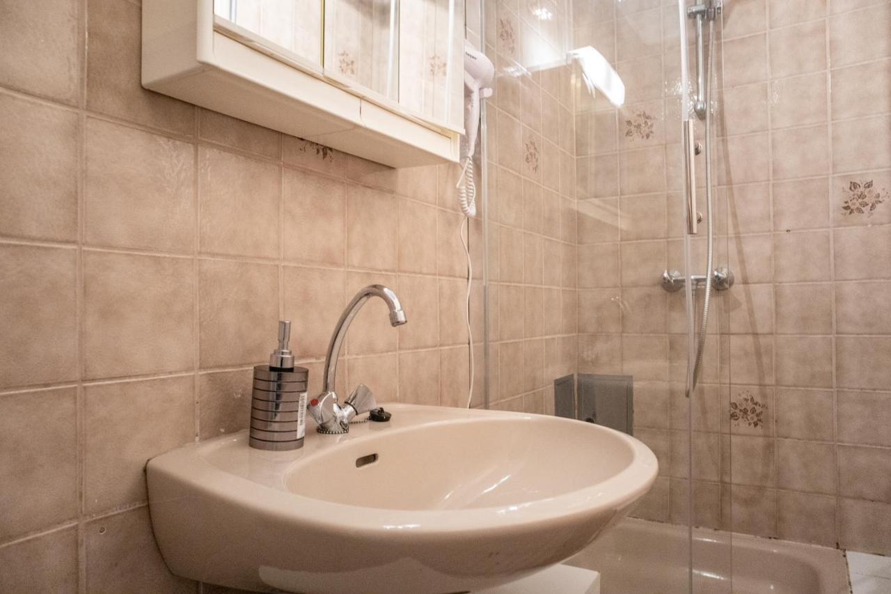 Roomy 2Br Apt. Near Akh -Perfect For Longstays Wien Exterior foto